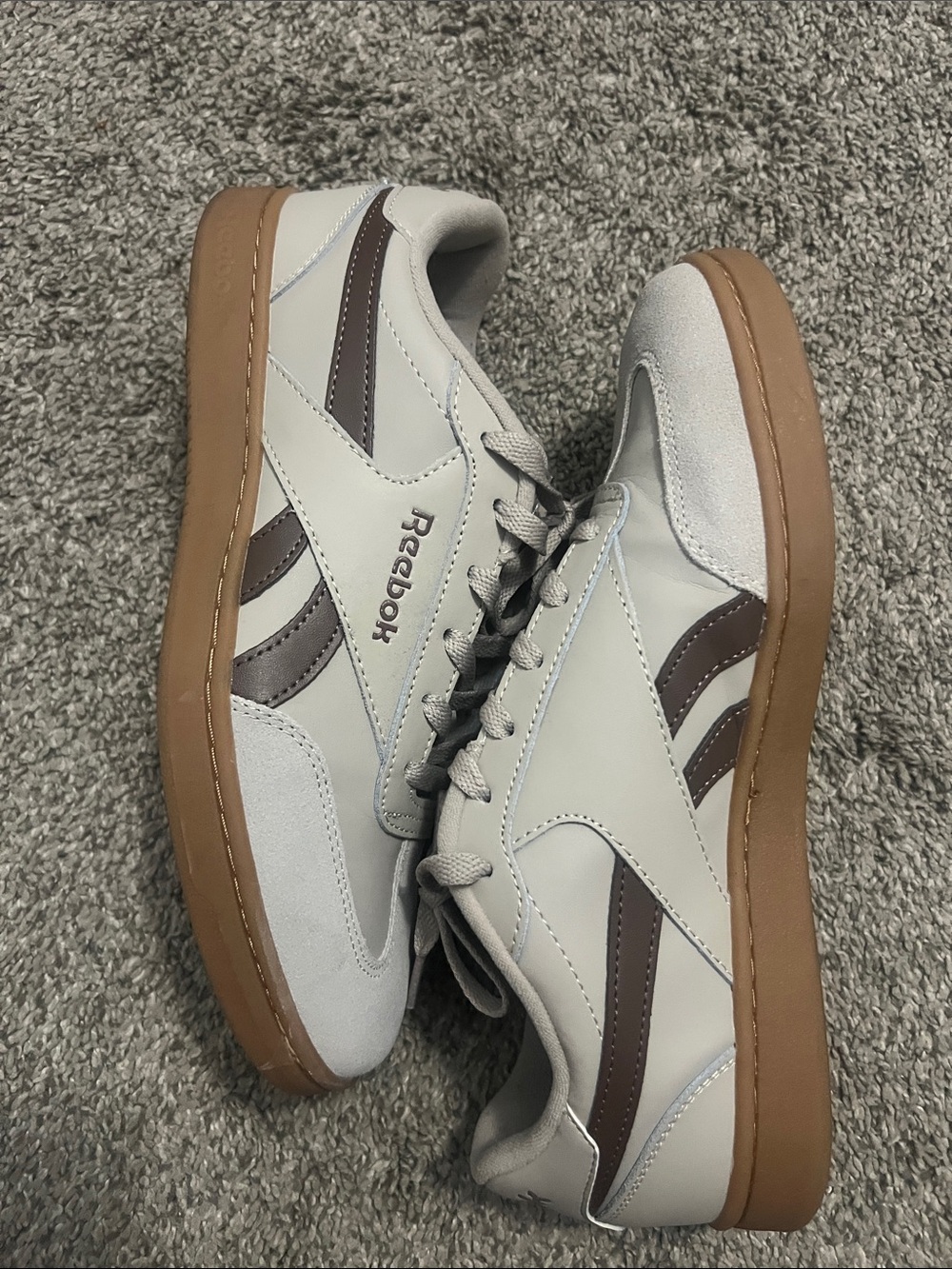 Reebok Men's Low-Top Sneakers in Light Gray and Brown Accent